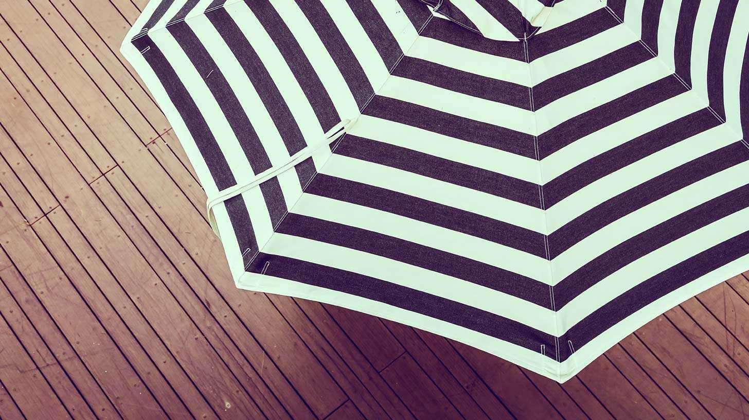 Wie man den perfekten Sonnenschirm für den Sommer auswählt: Kaufratgeber